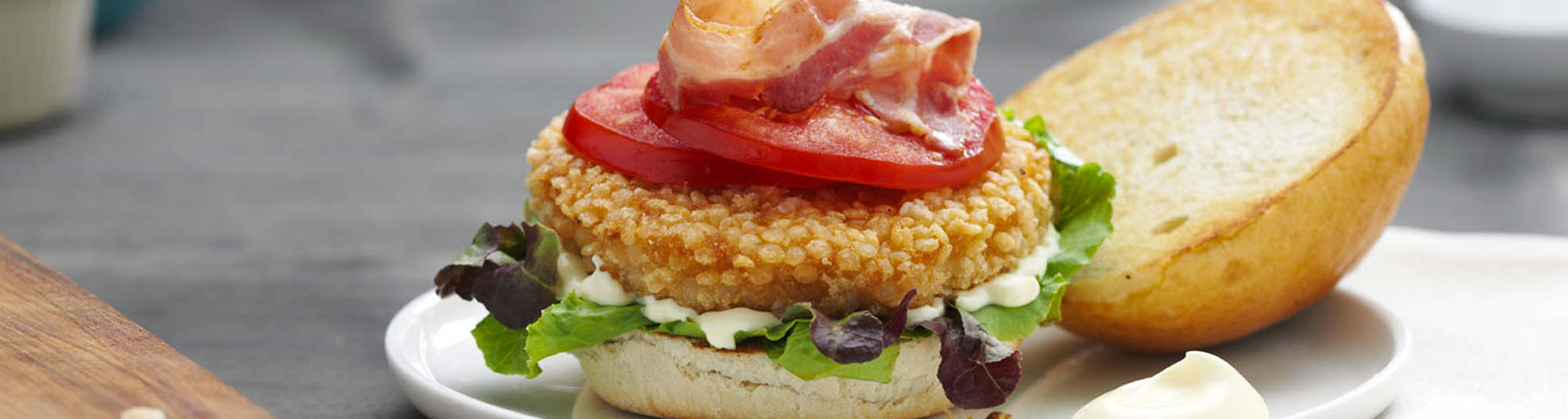 Burger di Pollo con bacon e pomodoro - Ricette Findus							