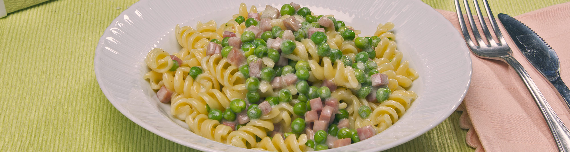 Ricetta Fusilli con Piselli, prosciutto e panna - Ricette Findus