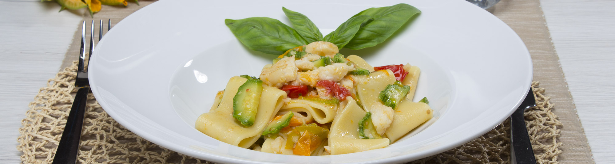 Ricetta Calamarata con Fiori di Merluzzo, zucchine e loro fiori - Ricette Findus