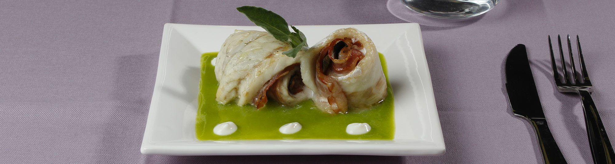 Ricetta Branzino e bacon su crema di zucchine - Ricette Findus