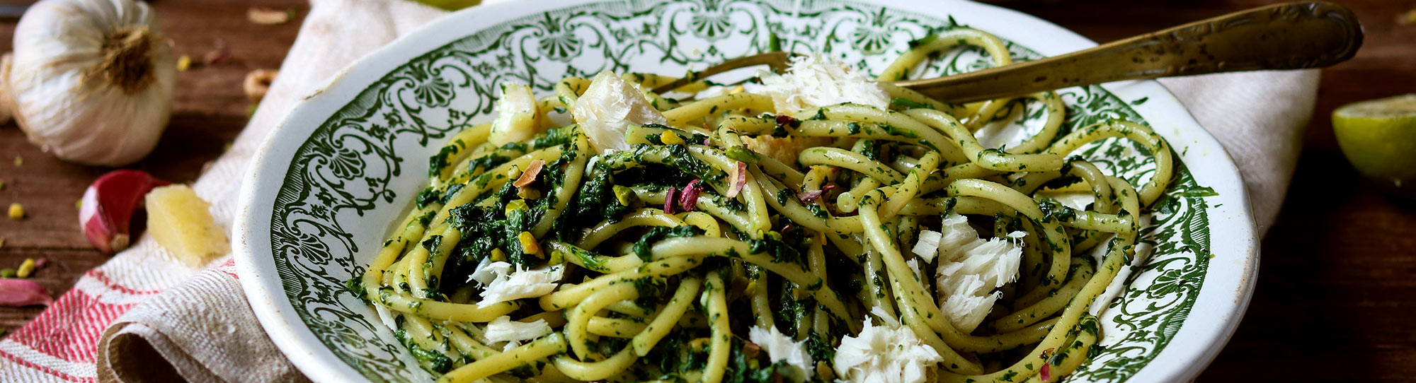 Bucatini con crema di spinaci, nasello e pistacchio - Ricette Findus