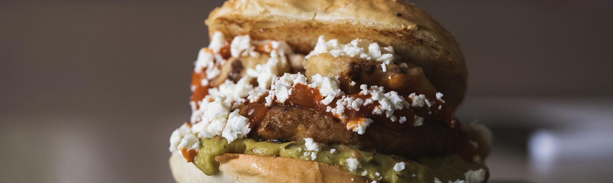 Sudamerica con guacamole, salsa roja, cavolo fritto e feta, di Edoardo Franco