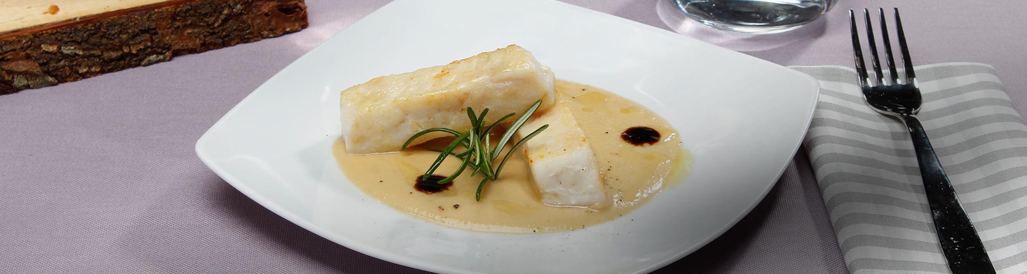 Ricetta fiori di nasello su crema di ceci