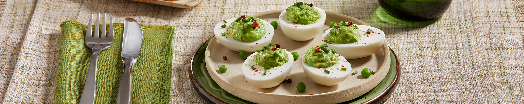 Piselli con uova – uova sode ripiene di crema di piselli