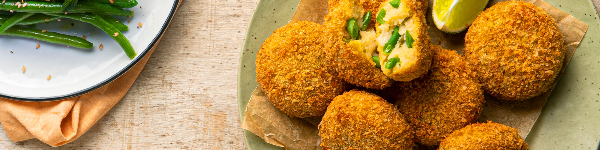 ingredienti e preparazione per le polpette di fagiolini e pane con maionese