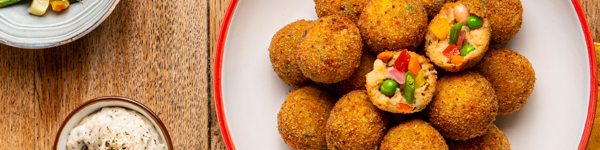 ingredienti e preparazione per le polpette con Minestrone Tradizione Findus e pane raffermo