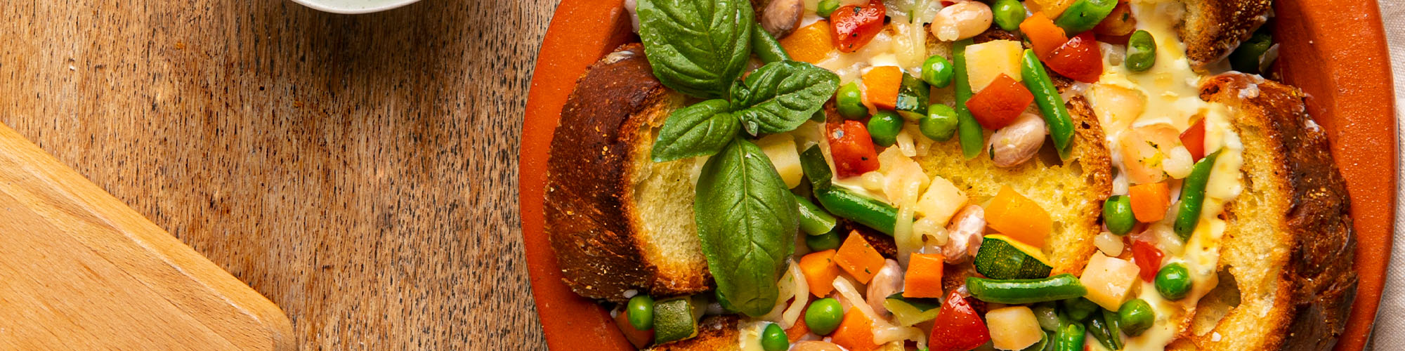 ingredienti e preparazione per la torta di Minestrone Tradizione Findus con pane raffermo