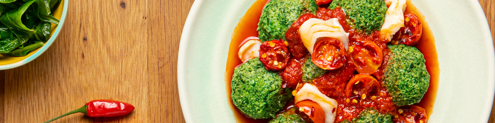 ingredienti e preparazione per gli gnocchi ricotta e spinaci con merluzzo